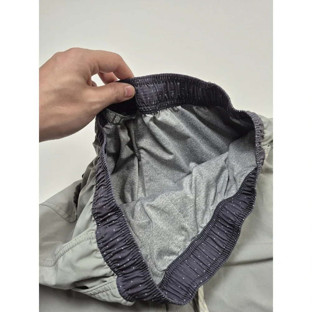 Vuori Kore Lined Shorts Mens Small Gray Athletic Swim Trunks Quick Dry V302